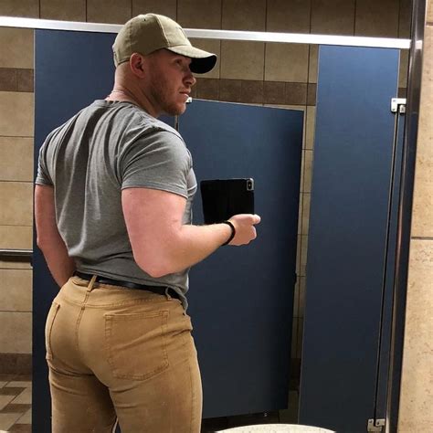 menwithbigbutts (@menwithbigbutts